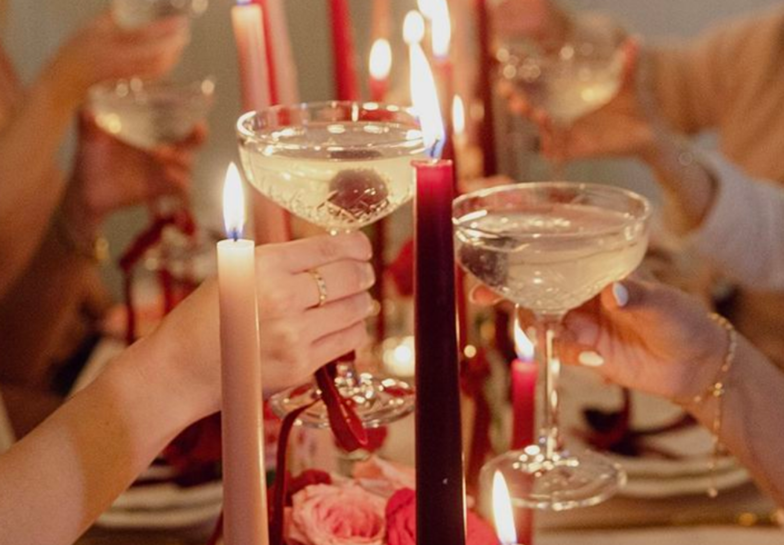 10 Must-have Products For Hosting Your Galsmas Christmas Dinner Night